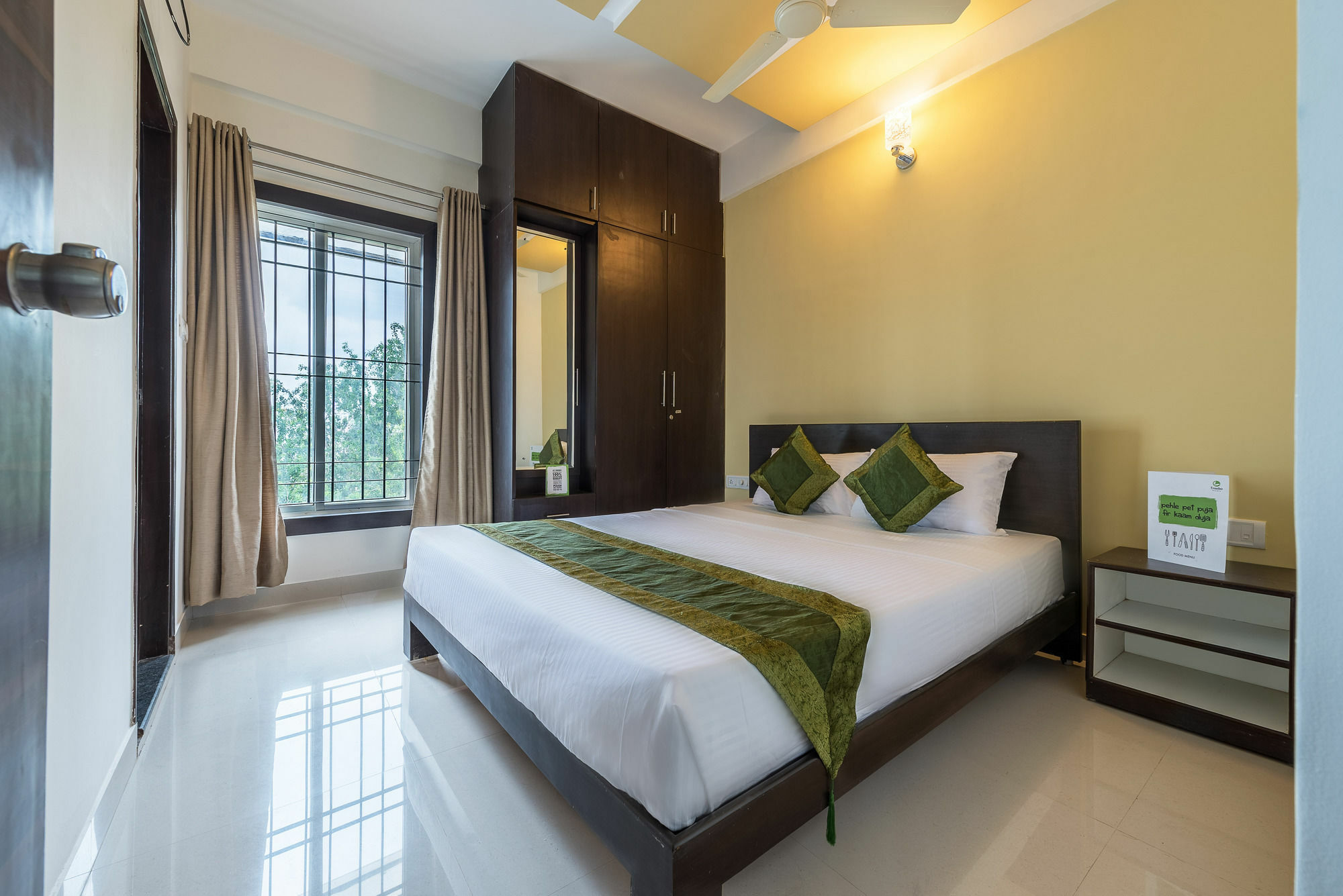ทรีโบ ทริป โฮเทล เวิลด์ทรี Hotel บังกาลอร์ ภายนอก รูปภาพ