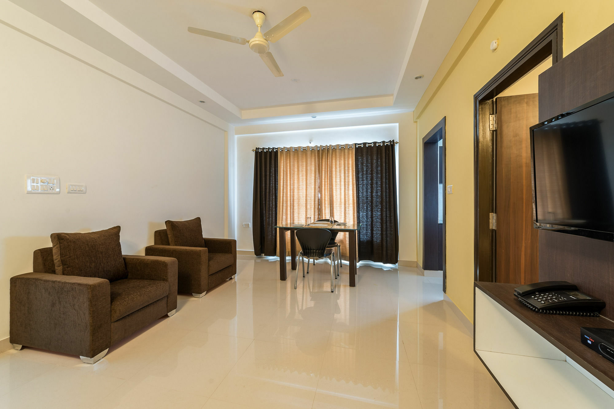 ทรีโบ ทริป โฮเทล เวิลด์ทรี Hotel บังกาลอร์ ภายนอก รูปภาพ