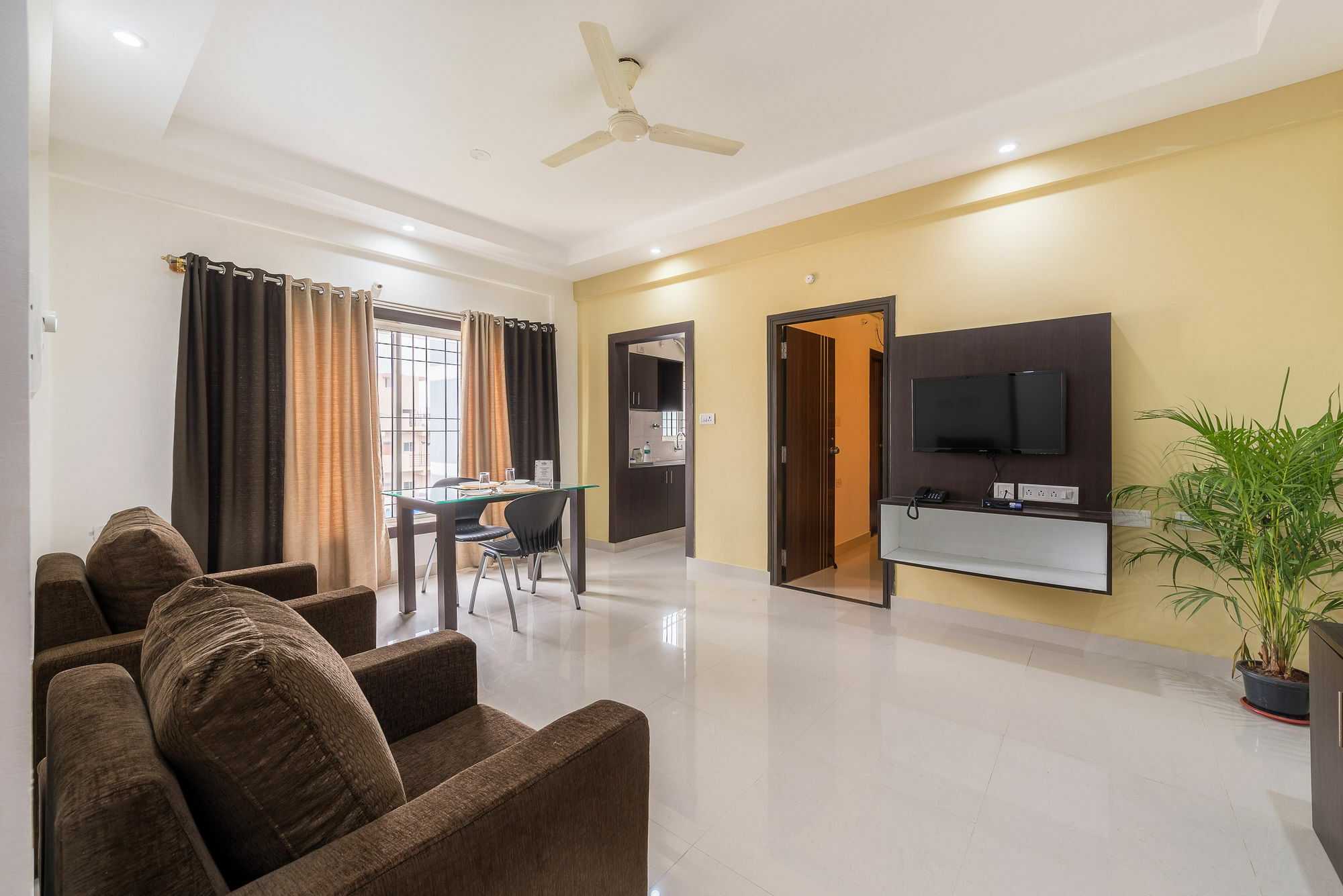 ทรีโบ ทริป โฮเทล เวิลด์ทรี Hotel บังกาลอร์ ภายนอก รูปภาพ